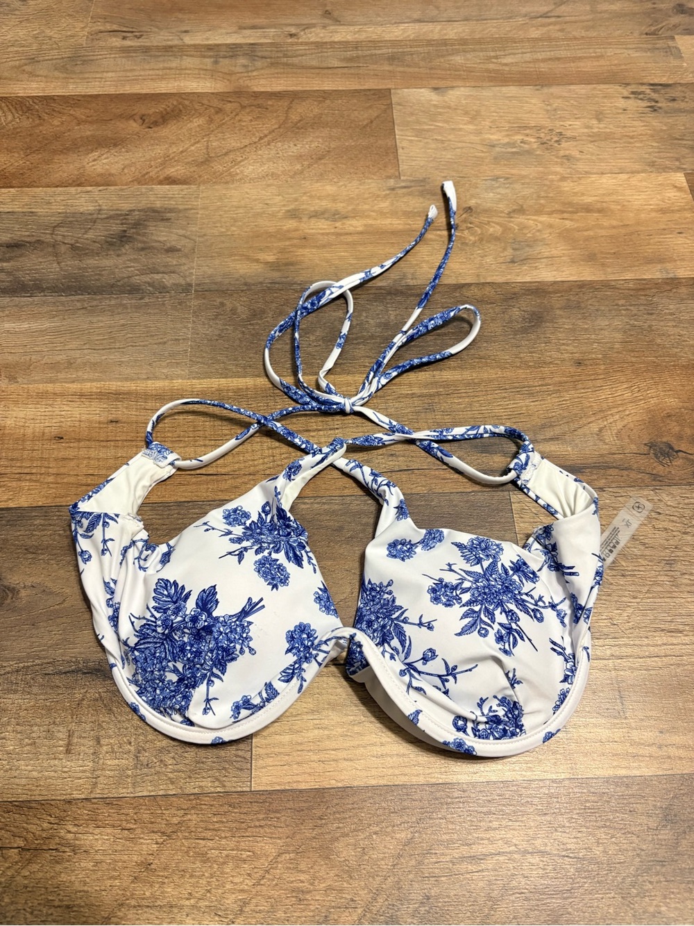 💙 BERLOOK Blue & White Floral Underwire Bikini Top – Size XL